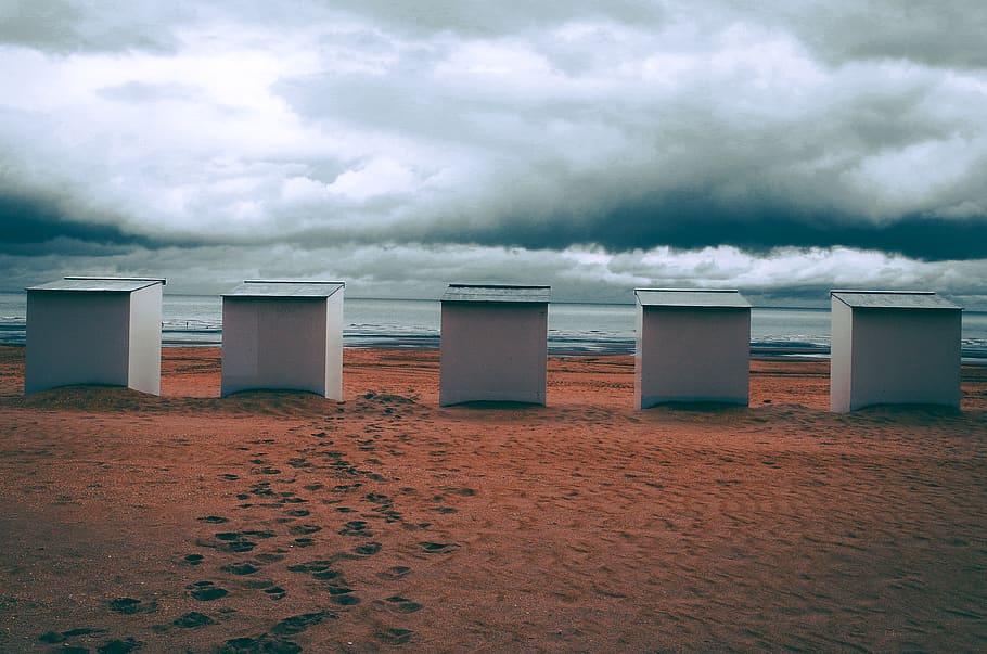 Five White Frames Near Body of Water, architecture, beach, clouds HD wallpaper