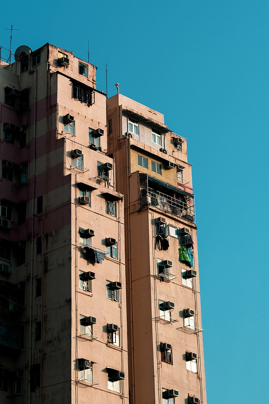 pink painted building, high rise, town, city, urban, apartment building HD wallpaper