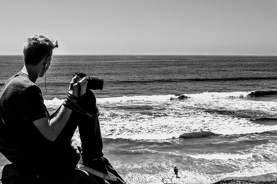 beach, friend, camera, waves, black and white, people, sand HD wallpaper