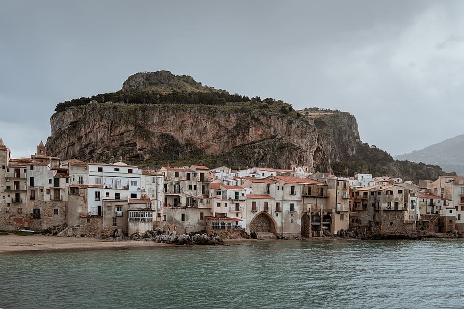 seaside town, building exterior, architecture, built structure HD wallpaper