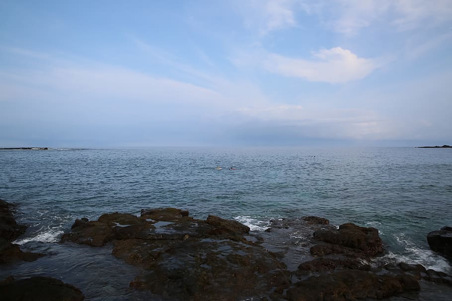 ocean, water, rocks, cloudy, sunset, moody, copy space, sea HD wallpaper