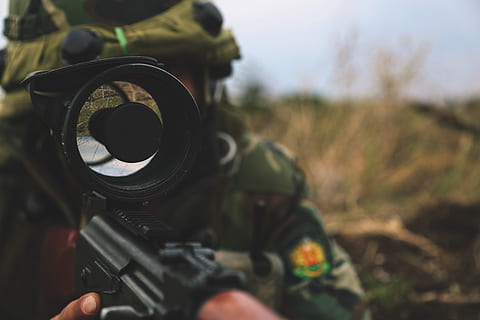 Army Soldier With Rifle Gun, people, aim, aiming, guns, military HD wallpaper