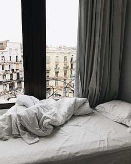 White Bedspread Beside Glass Sliding Door, architecture, bedroom HD wallpaper