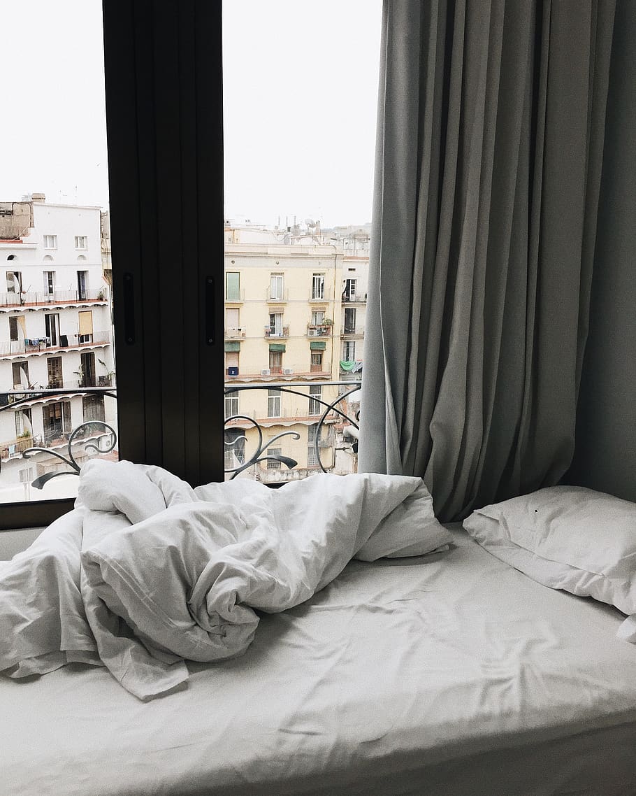 White Bedspread Beside Glass Sliding Door, architecture, bedroom HD wallpaper