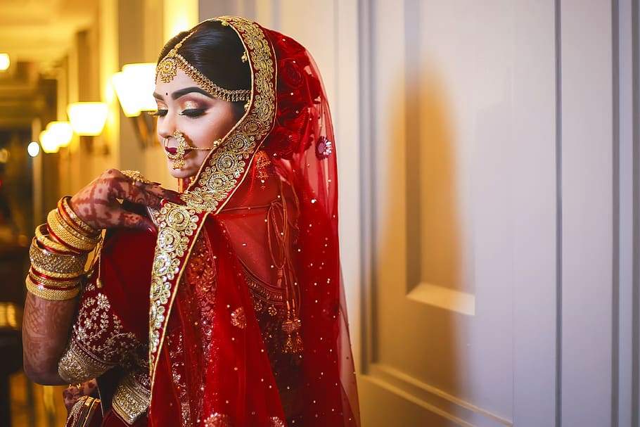 Pin by Amazi jewels on Photography | Pakistani bridal lehenga, Muslim  wedding photography, Sikh bride