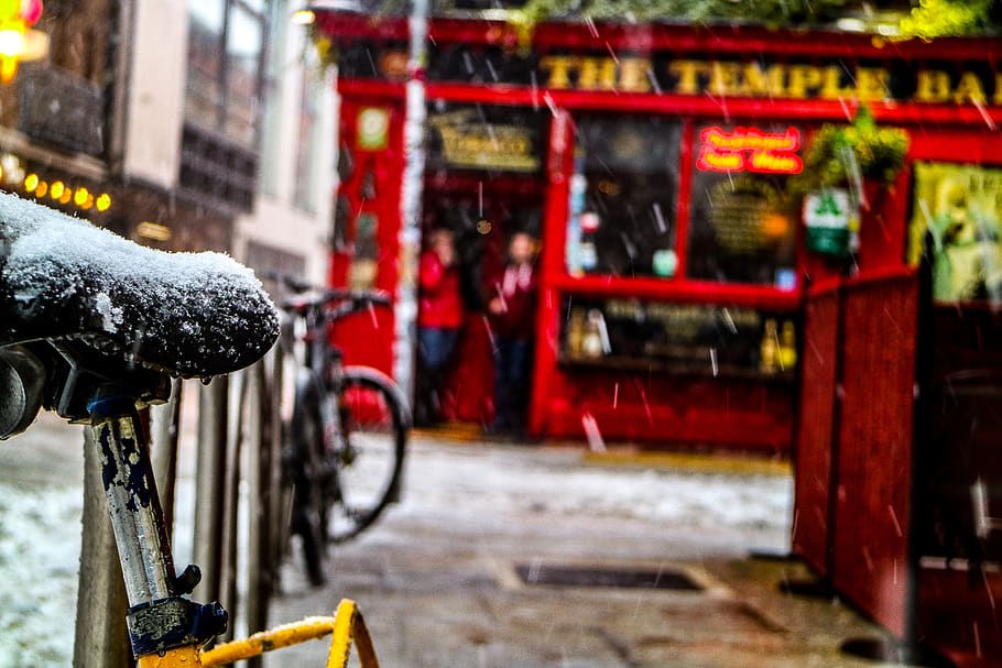 ireland-dublin-temple-bar-snow.jpg