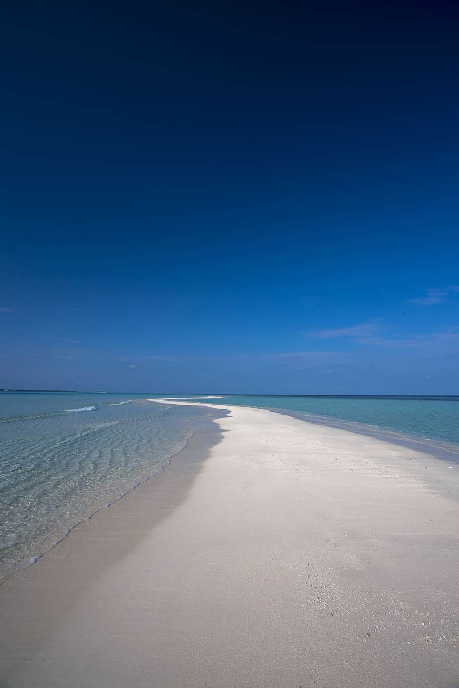 beach sand during daytime, sea, land, water, sky, blue, scenics - nature HD wallpaper