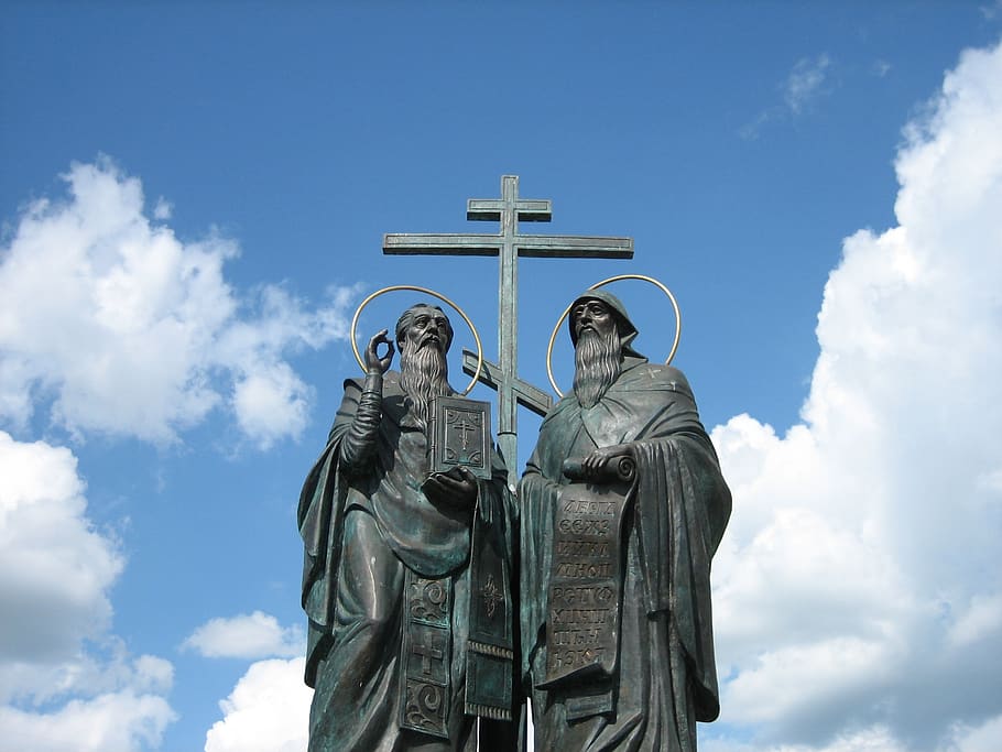 Low-angle View of Two Standing Men Statue, art, close-up, clouds HD wallpaper