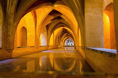 brown dome ceiling hallway, crypt, spain, sevilla, royal alcázar of seville HD wallpaper
