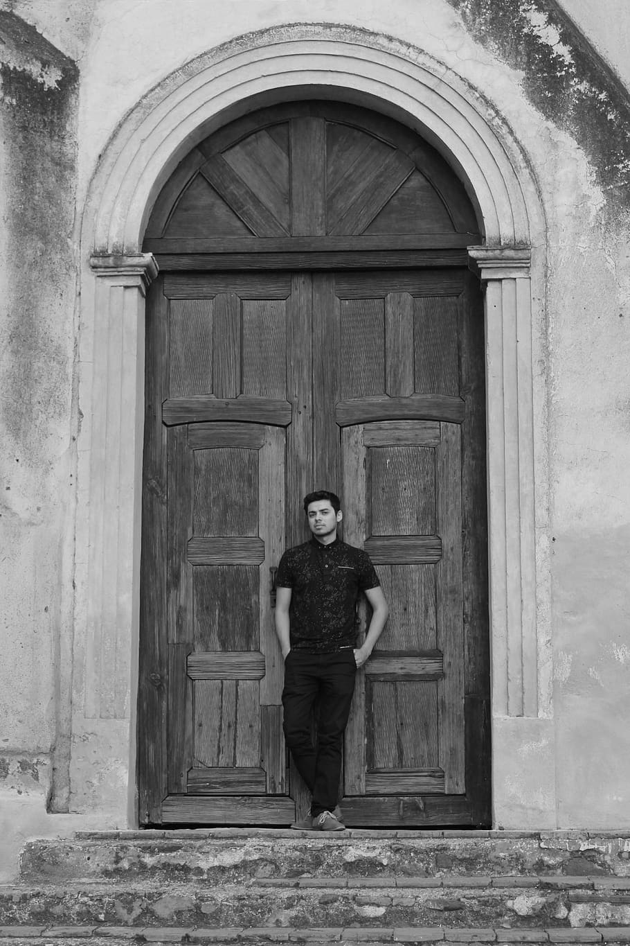 guy, black and white, door, one person, entrance, real people HD wallpaper