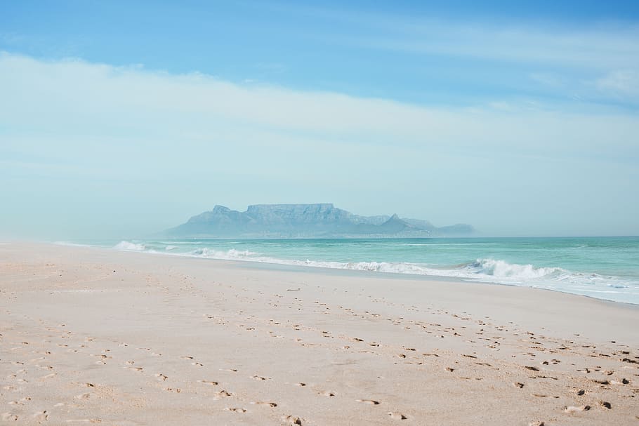 body of water during daytime, ocean, beach, blue, mountain, footprint HD wallpaper