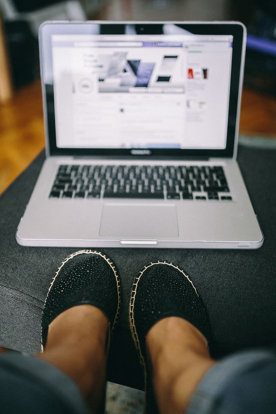 Closeup view of Macbook Keyboard, girl, tech, apple macbook, technology HD wallpaper
