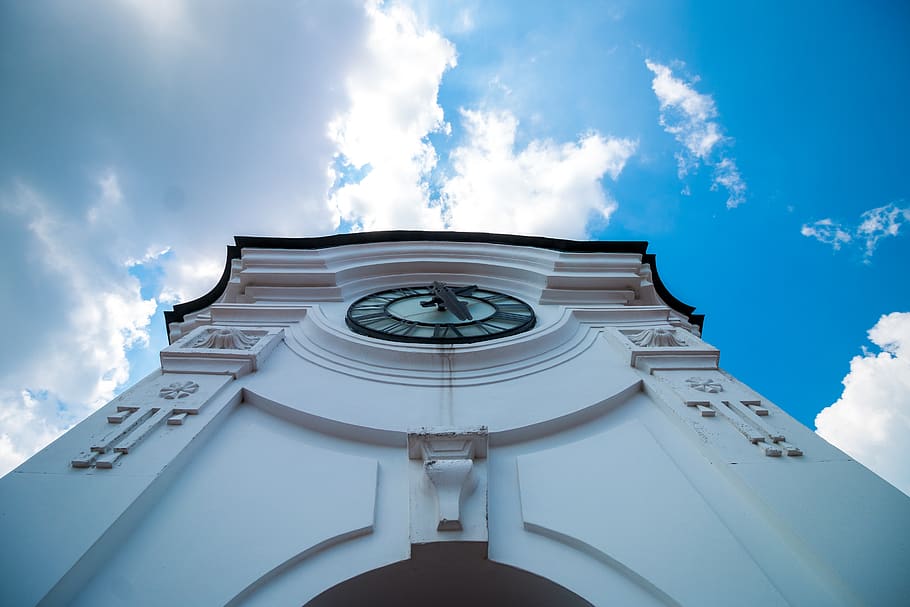 White Concrete Building With Clock Under Blue White Sky, architecture HD wallpaper
