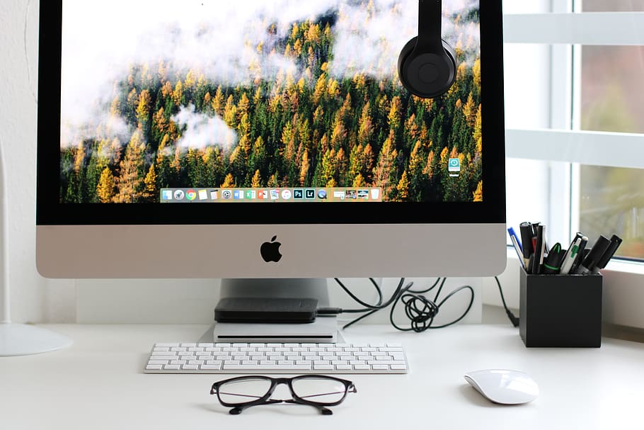 Turned on Silver Imac With Might Mouse and Keyboard, computer keyboard HD wallpaper