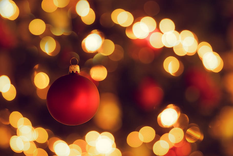 christmas tree, christmas bauble, bokeh, red, christmas decorations, HD wallpaper