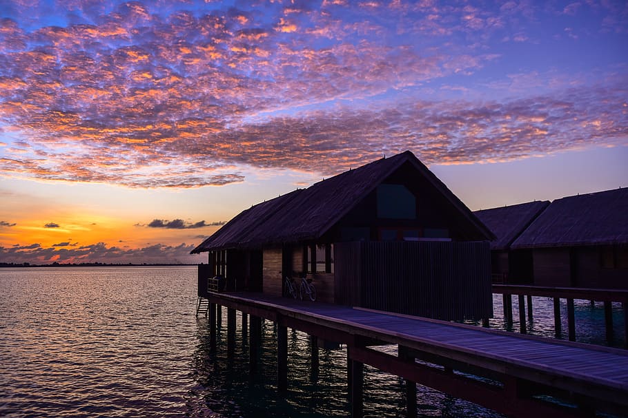 Wooden House Dock, cabin, dawn, hut, ocean, resort, sea, sunrise HD wallpaper