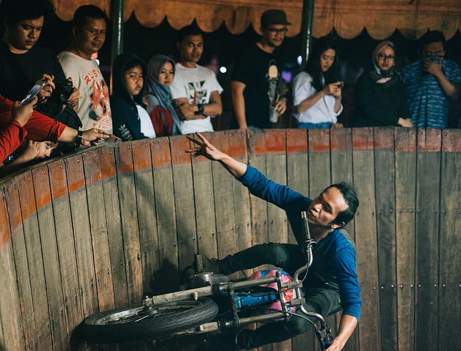 Man Doing Motorcycle Exhibition, biker, crowd, motion, people HD wallpaper