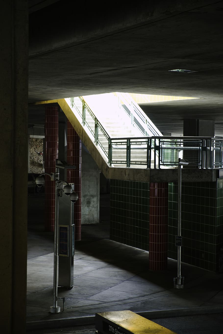 empty stairway, architecture, indoors, built structure, subway HD wallpaper