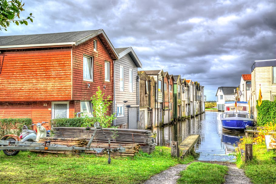 Photo of White and Blue Speedboat Beside Houses, architecture HD wallpaper