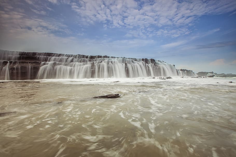 Waterfalls on Rock Cliff, background, beach, clouds, current HD wallpaper