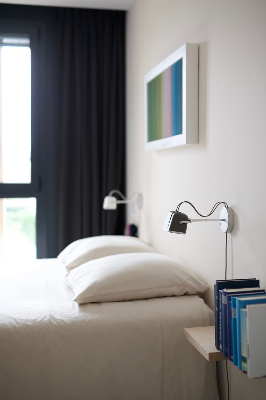 white bedspread, bedroom, indoors, furniture, dorm room, shelf HD wallpaper