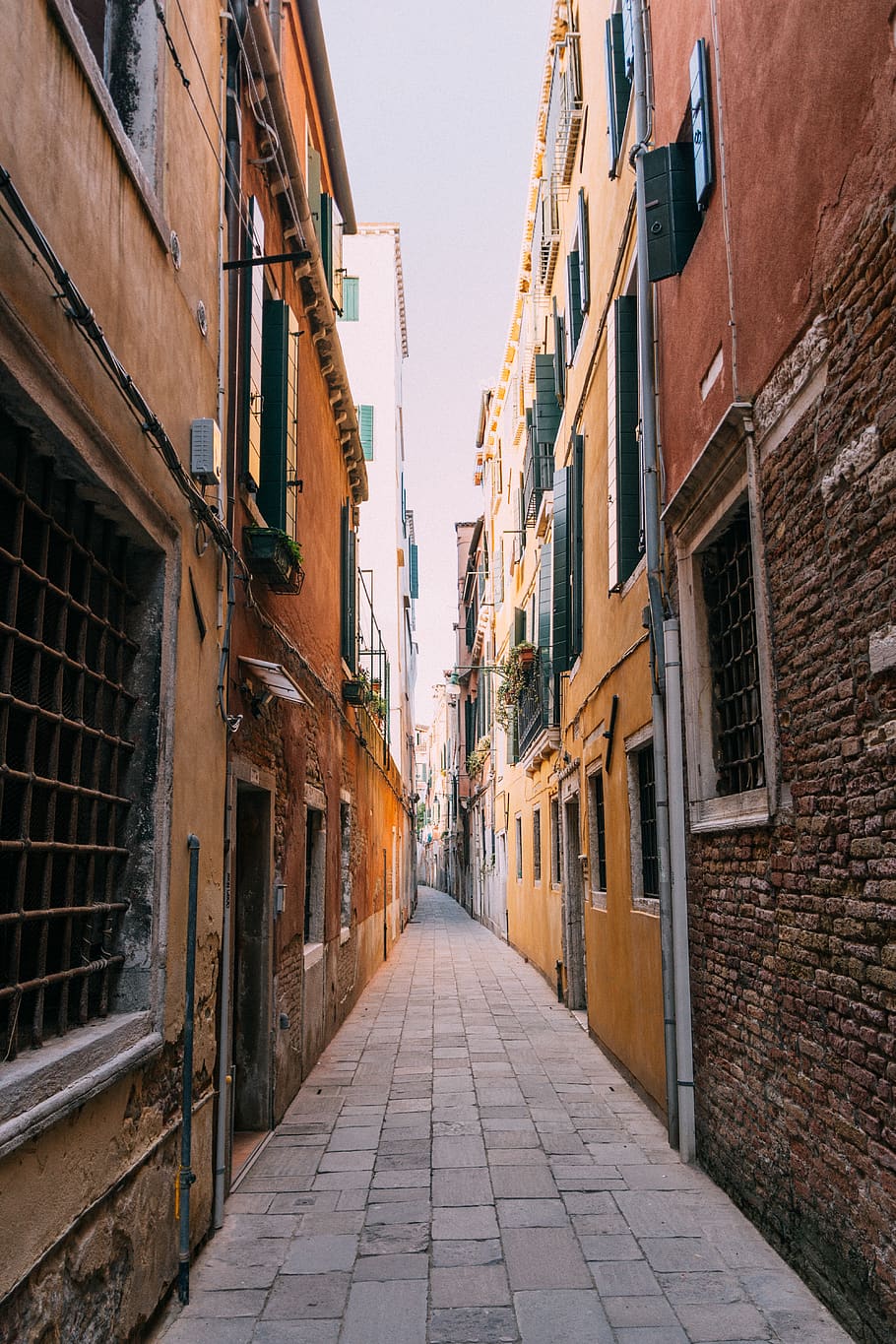 empty alley, architecture, building exterior, built structure HD wallpaper