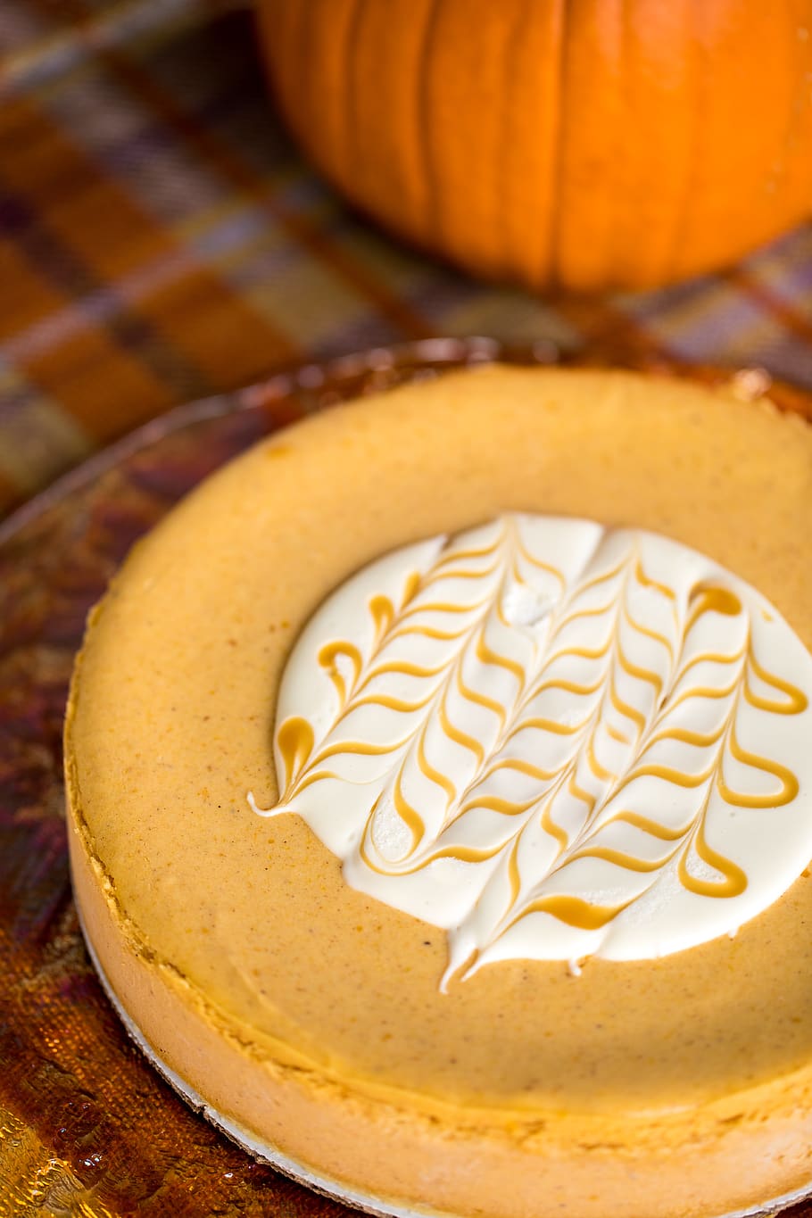 round pastry, food and drink, sweet, sweet food, freshness, dessert HD wallpaper