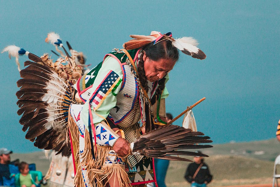 man wearing headdress, south dakota, united states, tribal, indian man