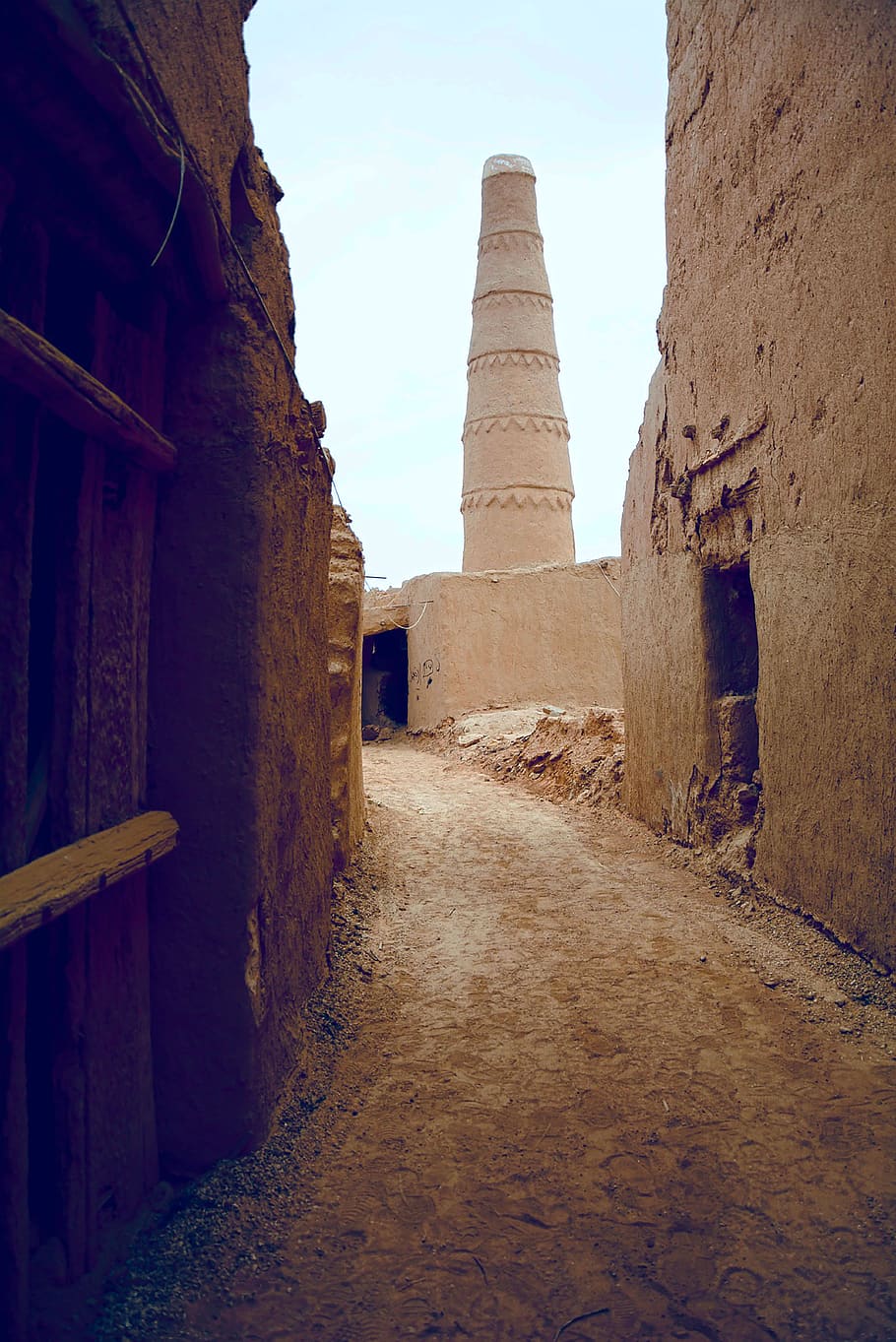 Brown Concrete Tower, architecture, daylight, pathway, ruins HD wallpaper