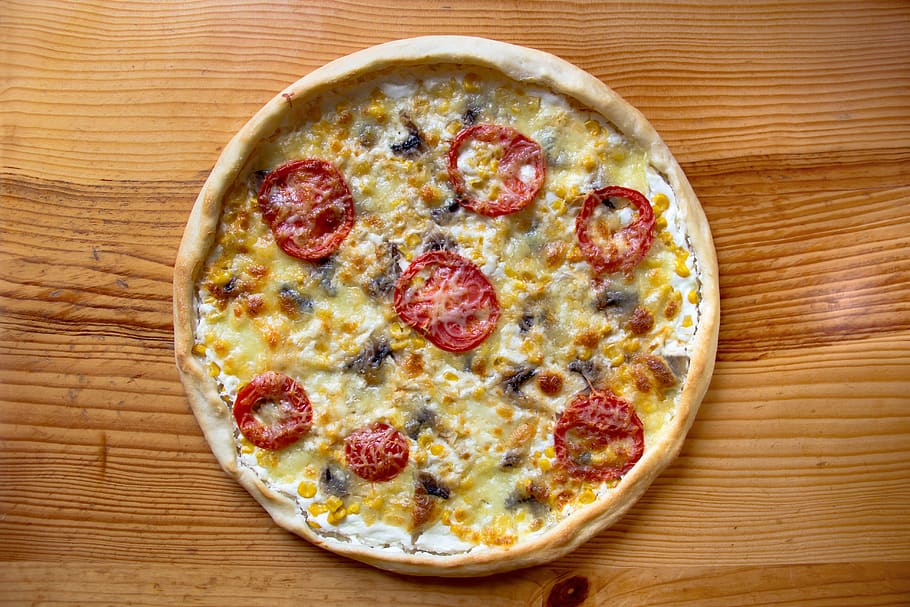 Pizza in Table, beef, cheese, delicious, dinner, eat, eating HD wallpaper