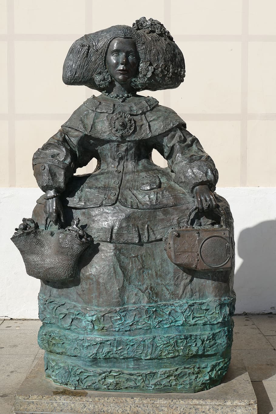 statue, image, brass, art, sculpture, woman, bag, messages HD wallpaper