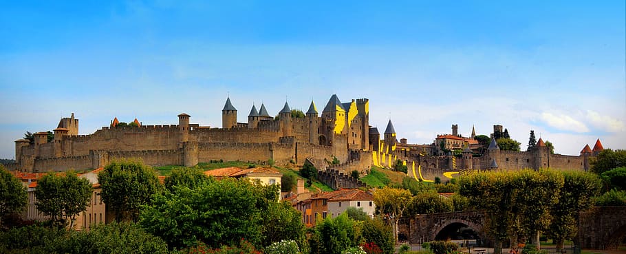 Carcassonne Medieval Citadel - France - The Largest Fortified City in Europe, HD wallpaper