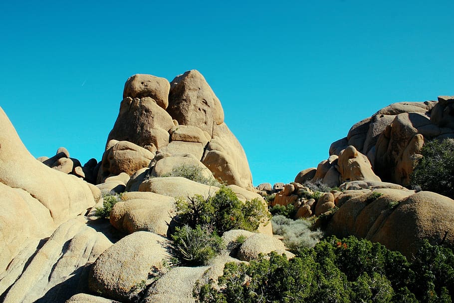 brown rocks under blue sky, nature, outdoors, mesa, joshua tree national park HD wallpaper