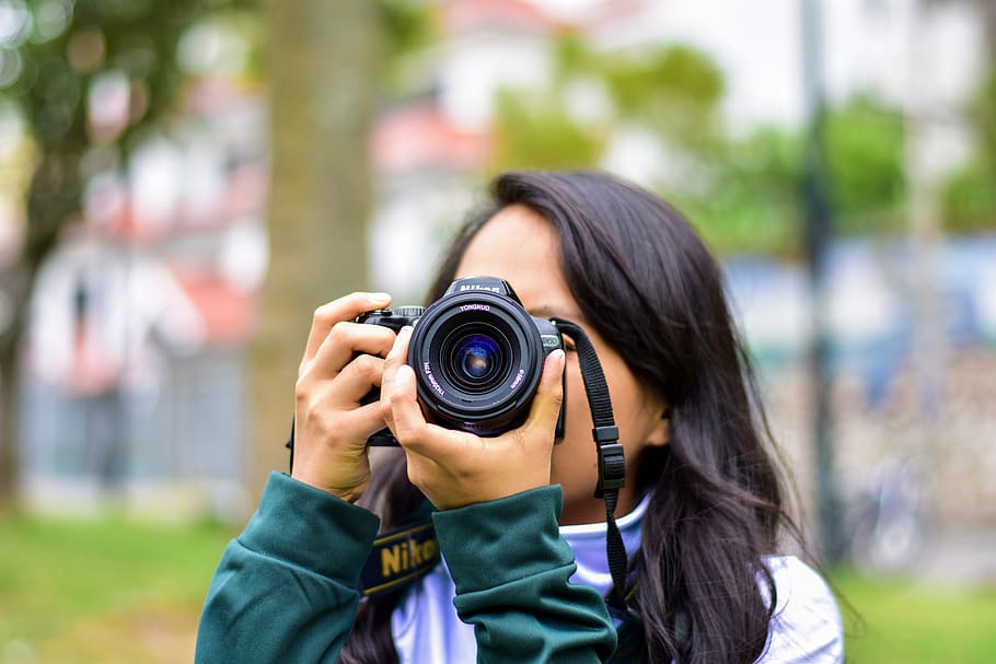 girl taking photo, camera, photographer, person, camera - photographic equipment, HD wallpaper
