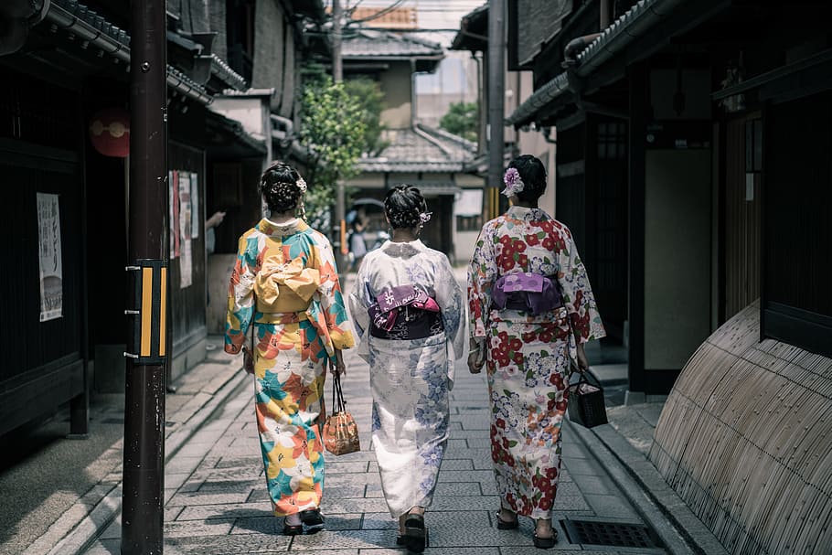 Three Geisha Walking Between Buildings, daylight, festival, gion, HD wallpaper
