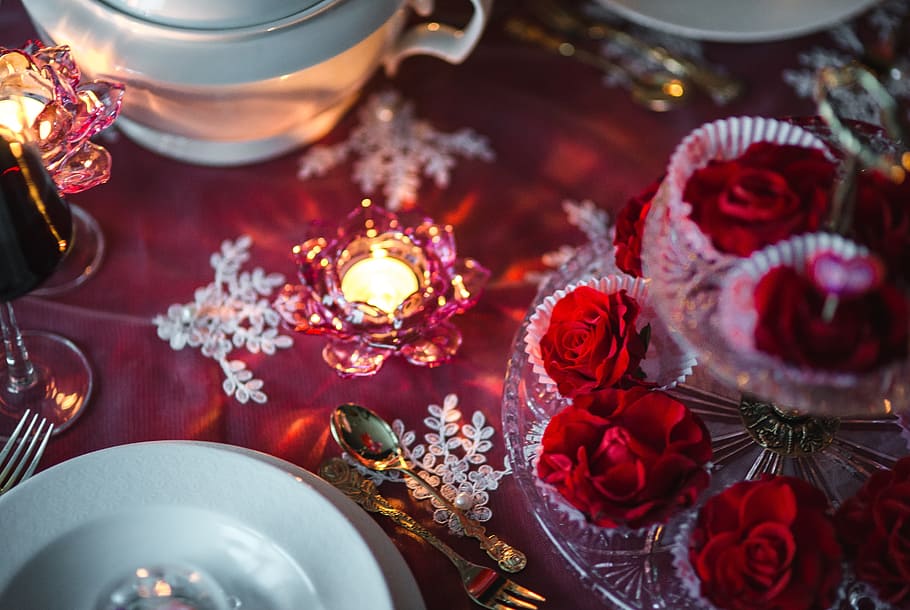 Table Decorations & Flowers for Valentine, love, romantic HD wallpaper