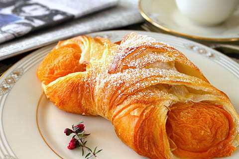 Bread Dish, baking, butter, continental, croissant, dawn, delicious HD wallpaper
