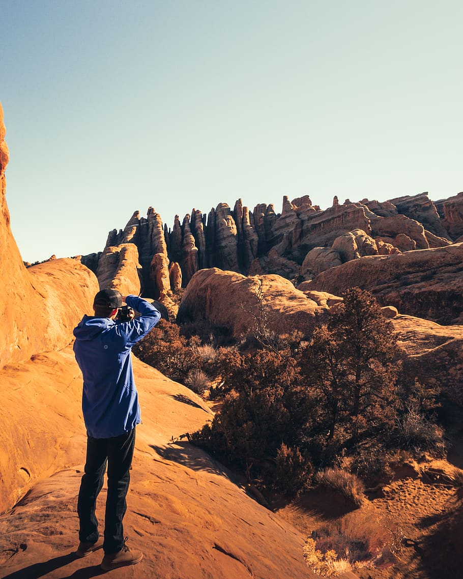 man in blue hoodie taking pictures ob the rock formation, nature, HD wallpaper