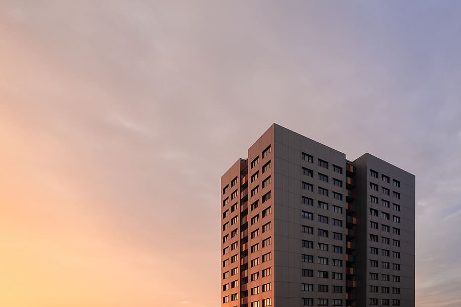 brown concrete building during daytime, town, high rise, city HD wallpaper