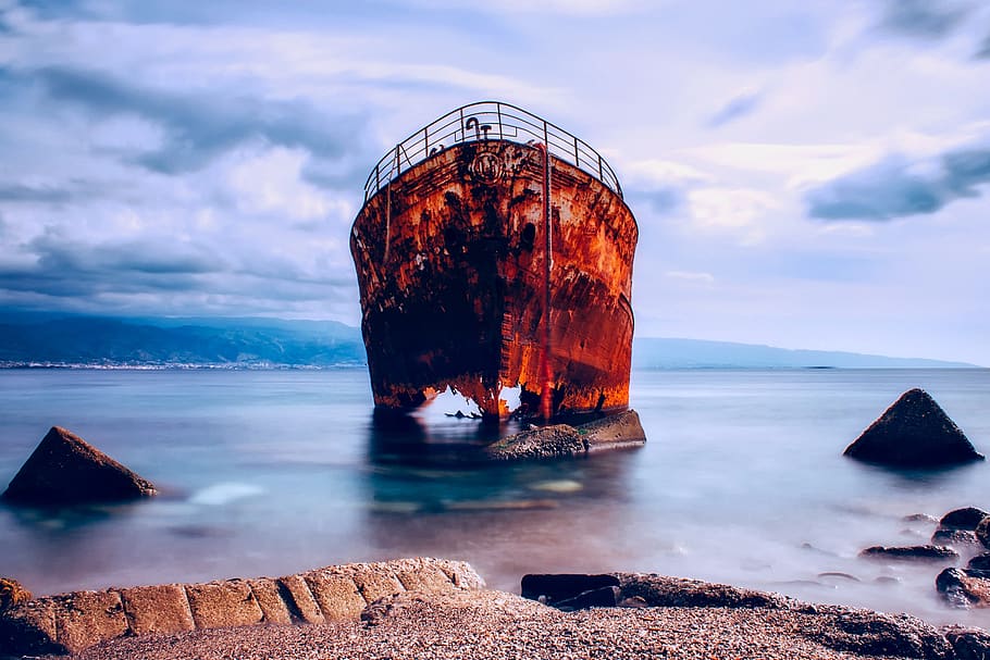 Rusted Boat on Body of Water, beach, clouds, dawn, evening, hdr HD wallpaper