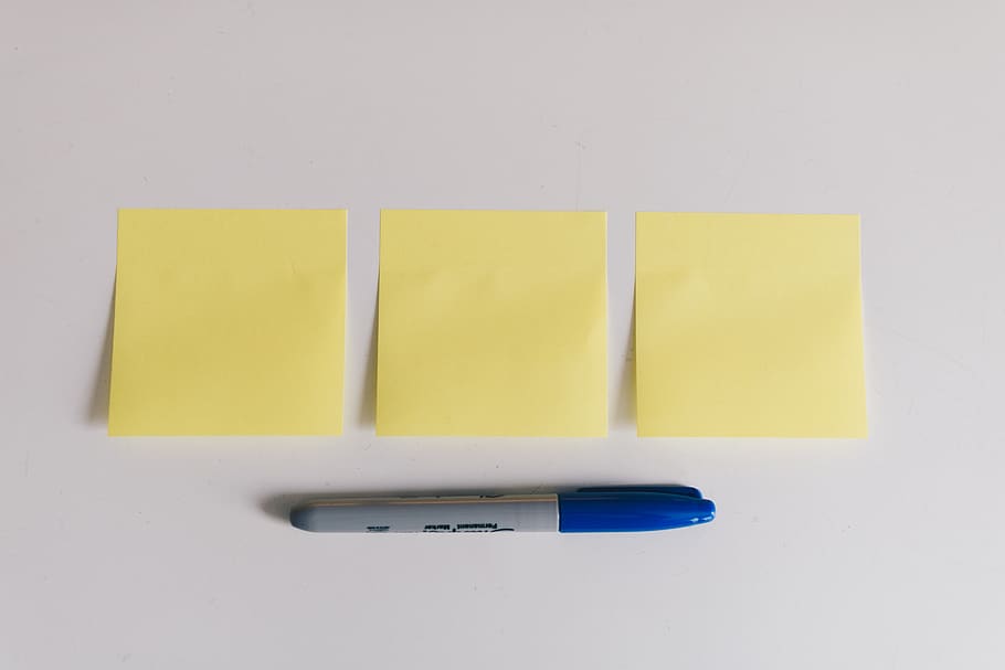 blue sharpie beside yellow sticky notes, studio shot, white background HD wallpaper