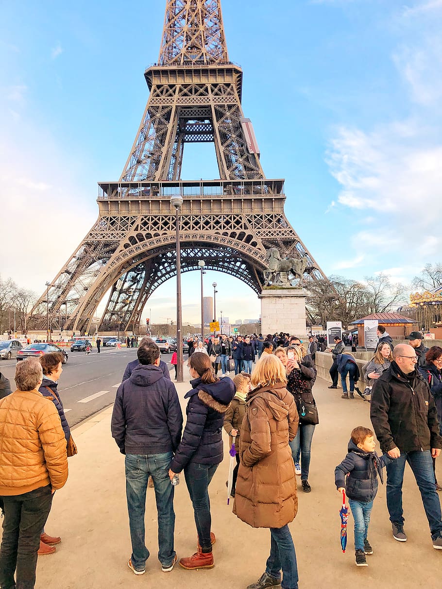 France people. Франция люди. Эйфелева башня солнечно. Народы Франции. Южная Франция люди.