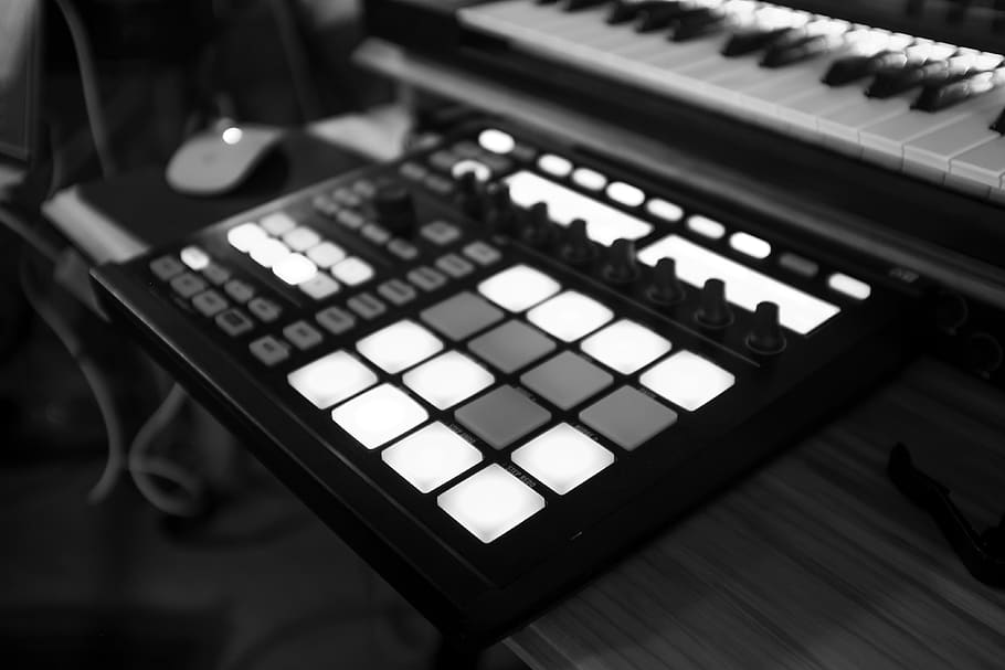 keyboard, midi, automation, old technology, button, focus on foreground HD wallpaper