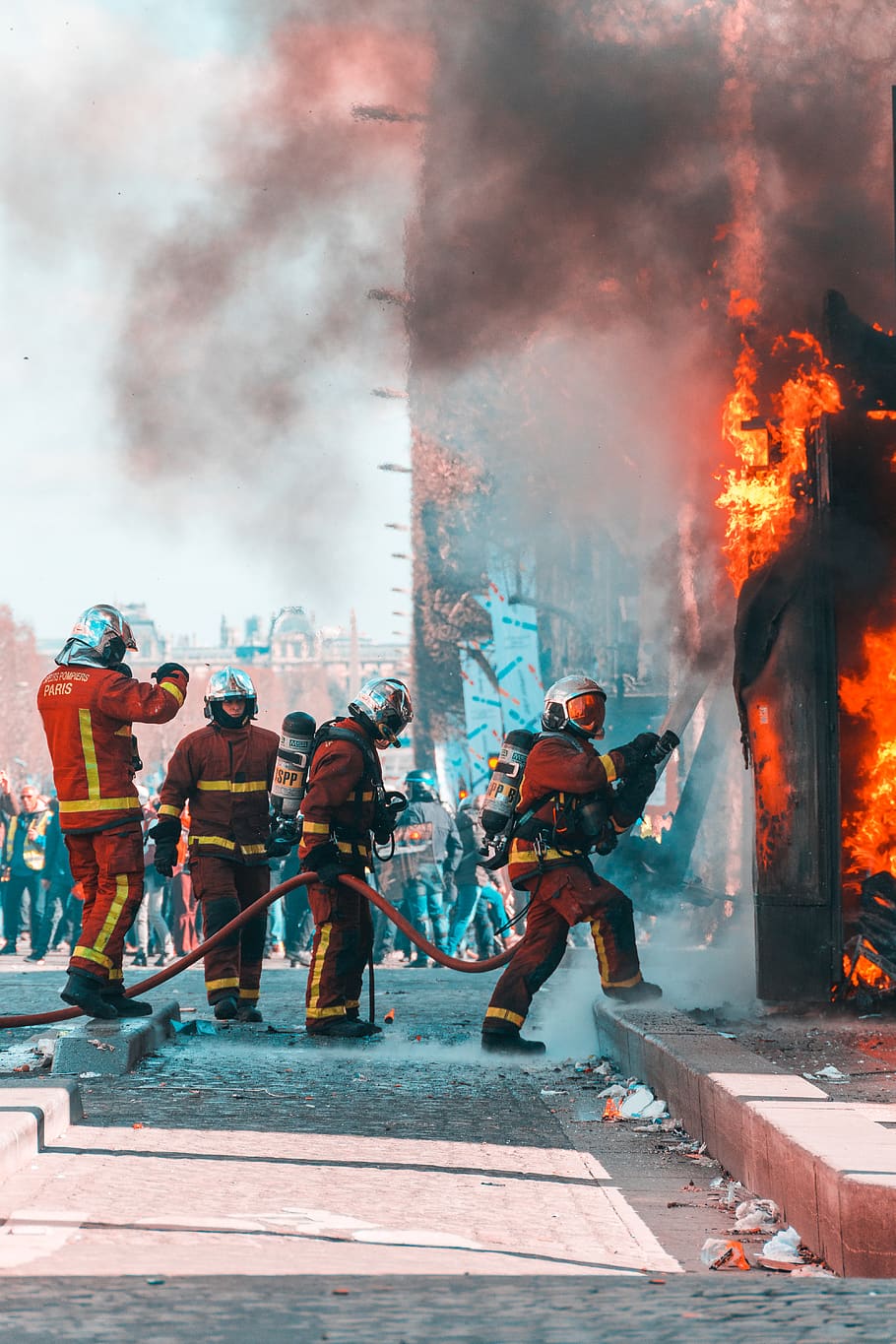 firemen working on building on fire, group of people, real people HD wallpaper
