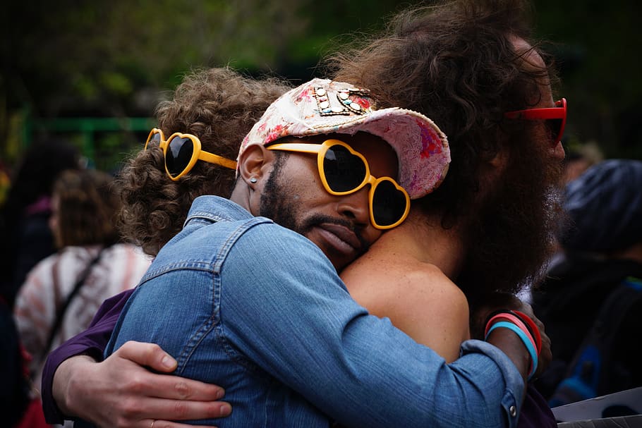 man hugging other man's back, sunglasses, fashion, people, incidental people HD wallpaper