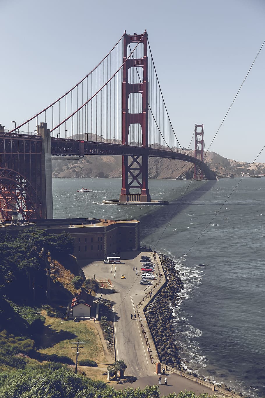 View of Golden Gate Bridge with parking lot approach, bay, california, HD wallpaper