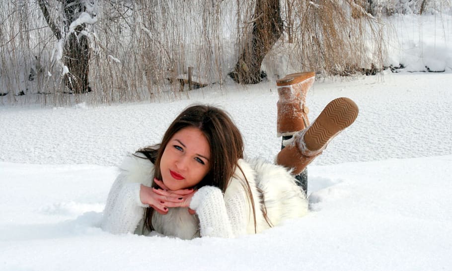Young Girl Lotus Pose Snow Stock Photo 162142580 | Shutterstock