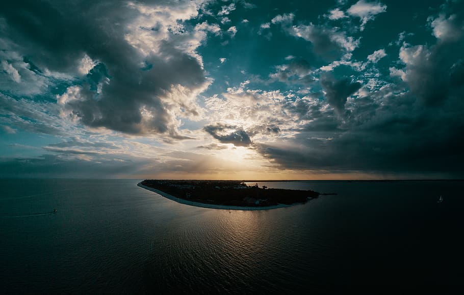 Island Between Ocean, beach, clouds, dawn, evening, high angle shot HD wallpaper