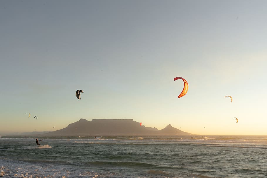 man parasailing, sea, sky, adventure, sport, extreme sports, water HD wallpaper