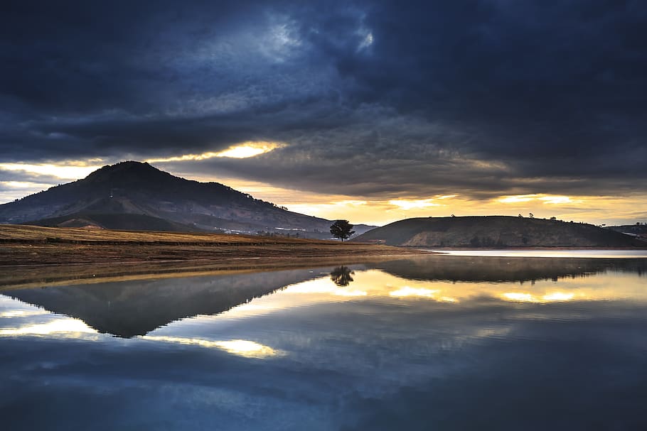 Mountain Reflection on Body of Water, beach, clouds, cloudscape HD wallpaper